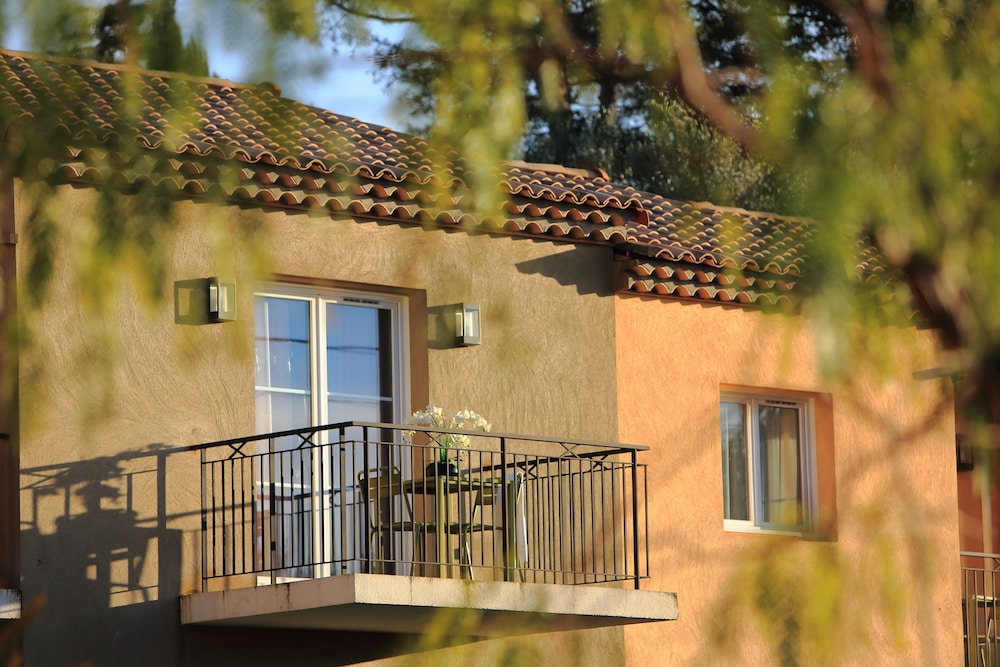 Adonis Mougins 10/54
