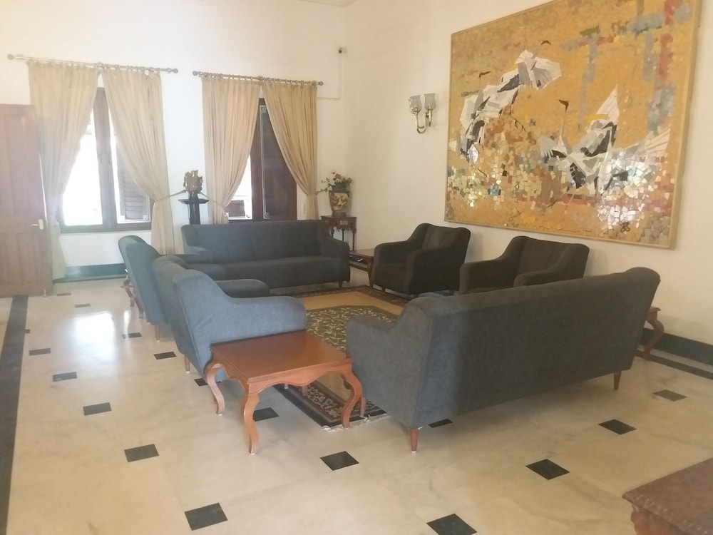 Jayamahal Palace Hotel 44/68