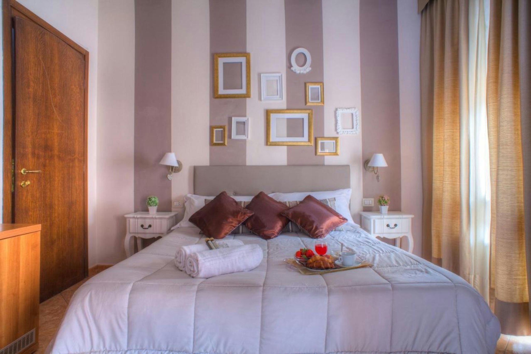 Hotel Ares Milano 8/23