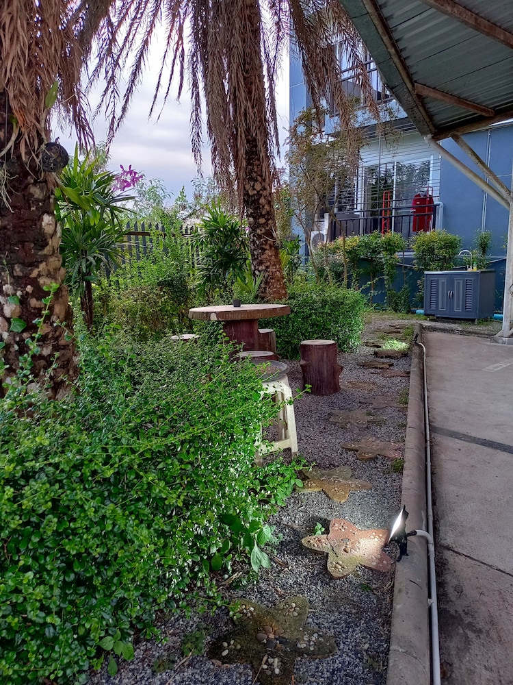 Room 9 Residence - Adult Only 40/43