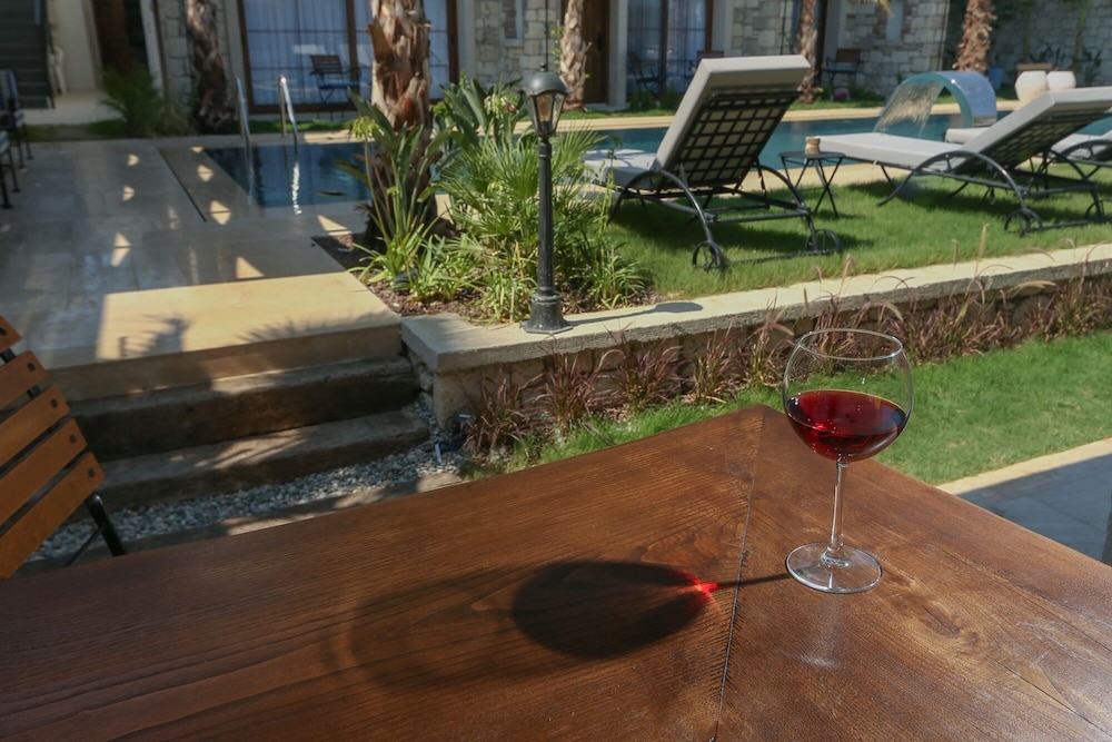 Avalon Boutique Hotel & Suites 54/59