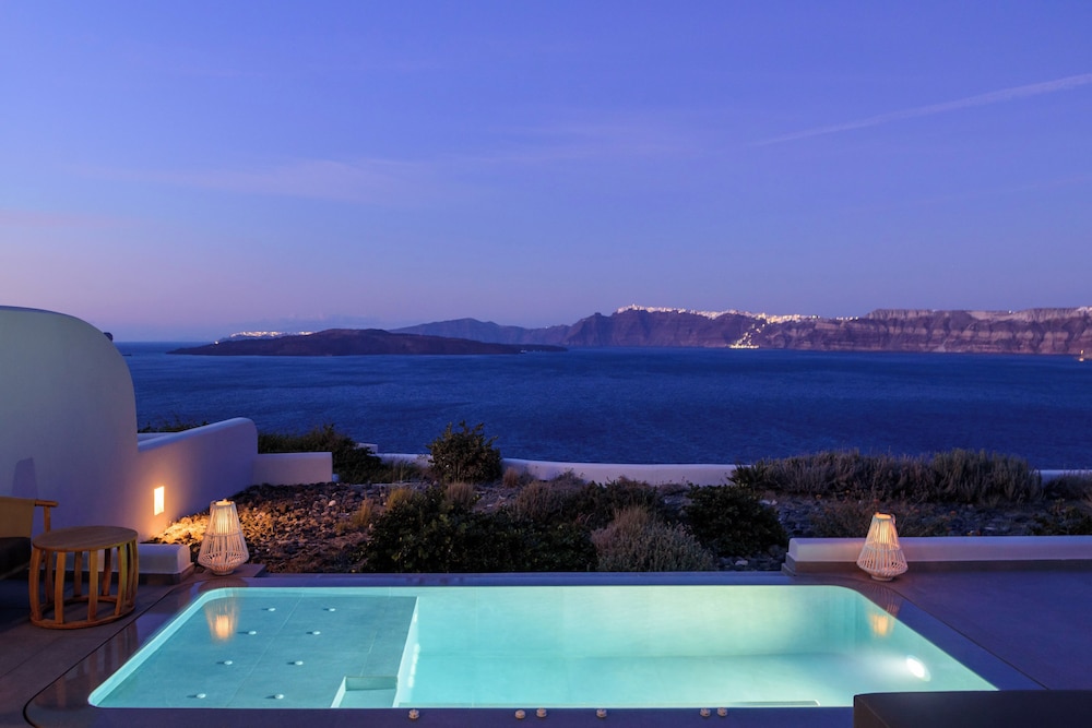 Neptune Luxury Spa Suites 70/72