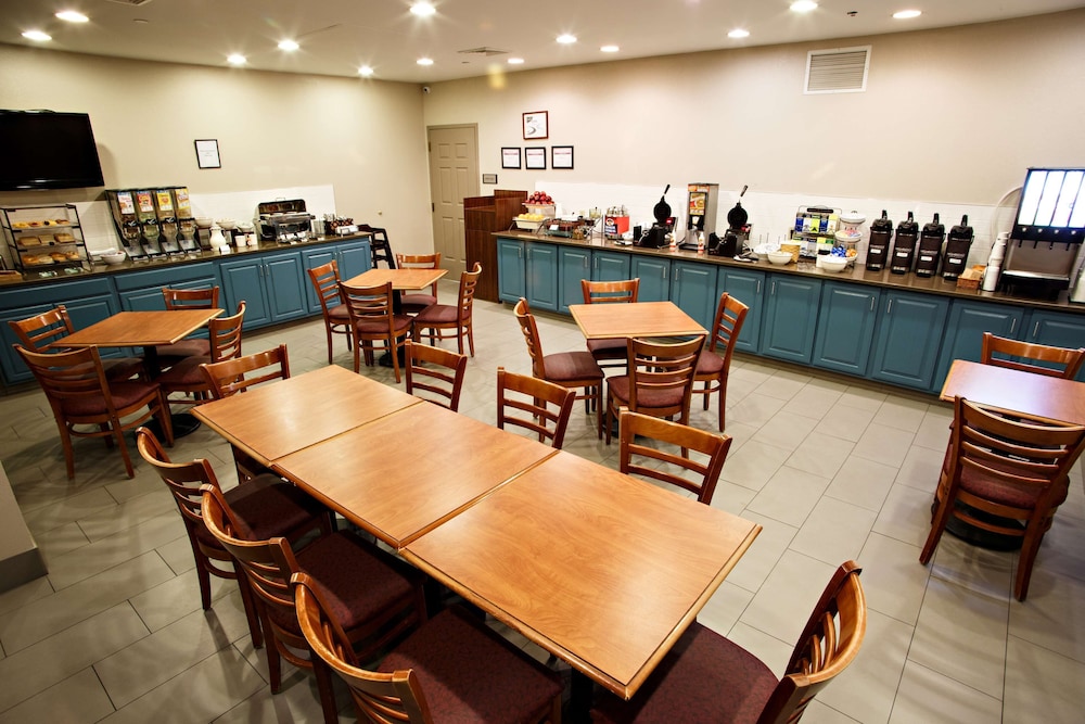Country Inn & Suites by Radisson Harrisburg West PA 33/41