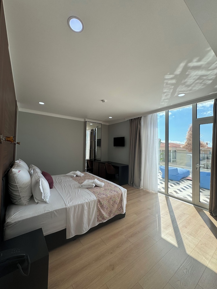 ADEA HOTEL 16/58
