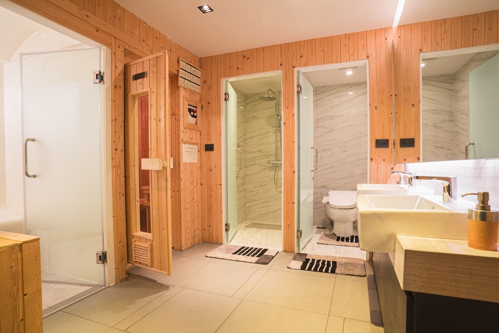 Voque Hotel & Serviced Residence Sukhumvit 51 35/37