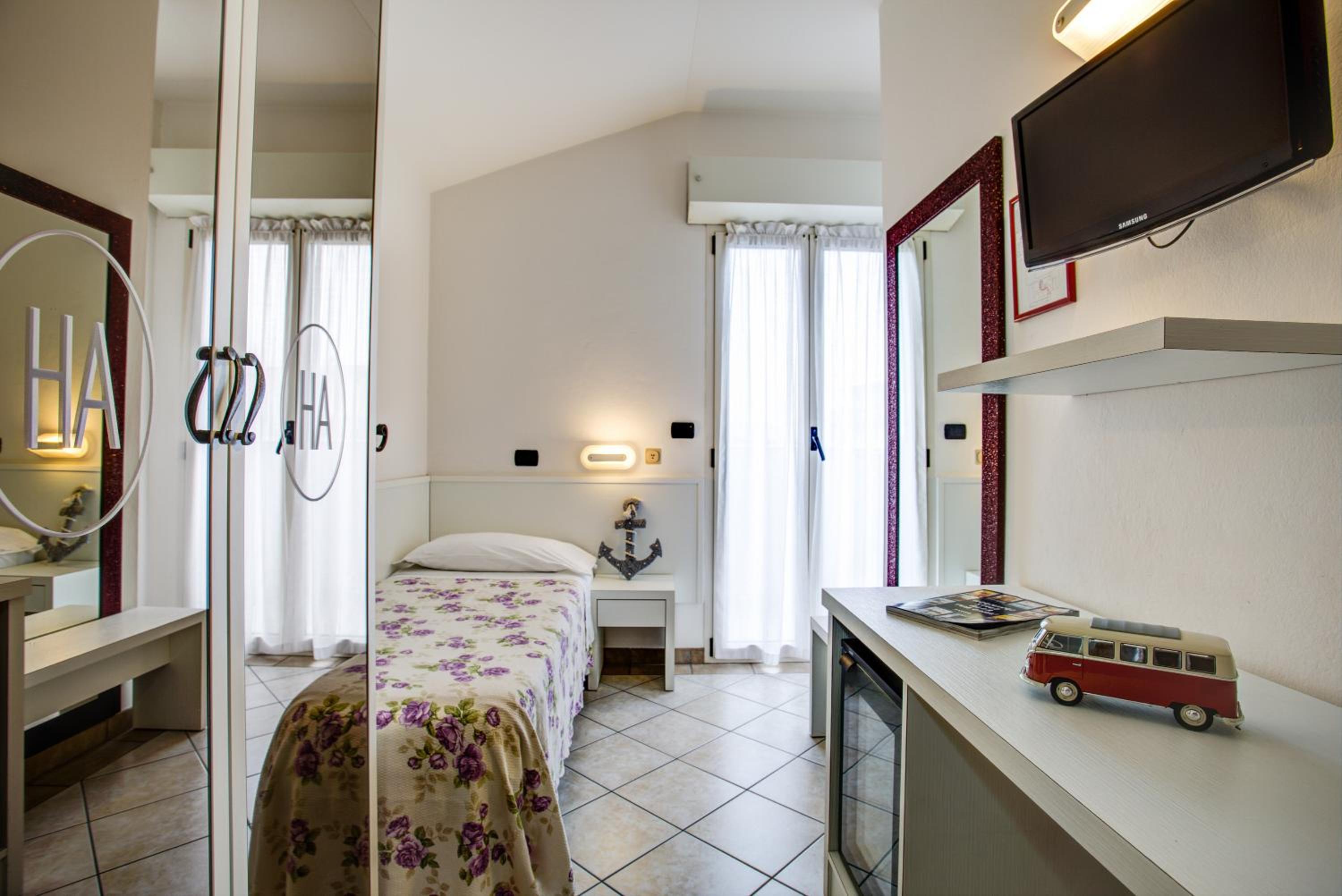 Ancora Hotel and Residence 44/46