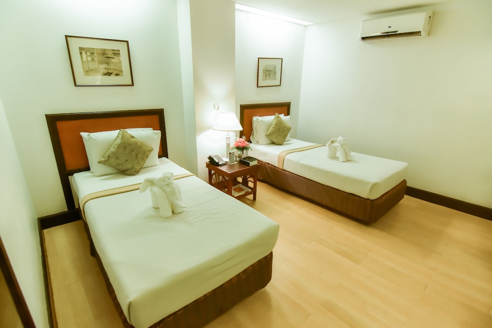 Rajah Park Hotel 12/50