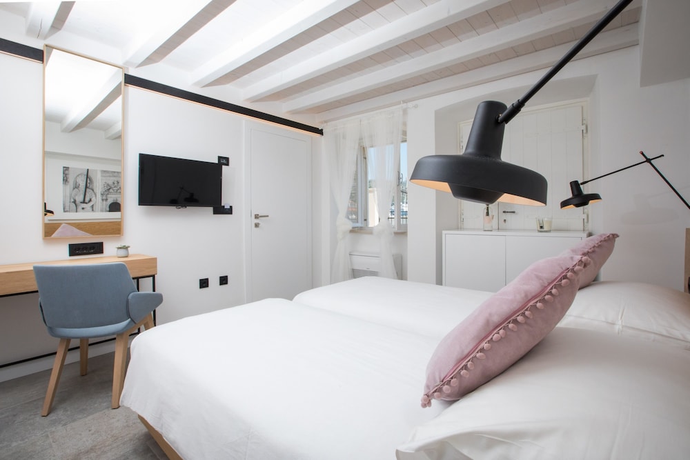Bova Luxury Rooms 10/36