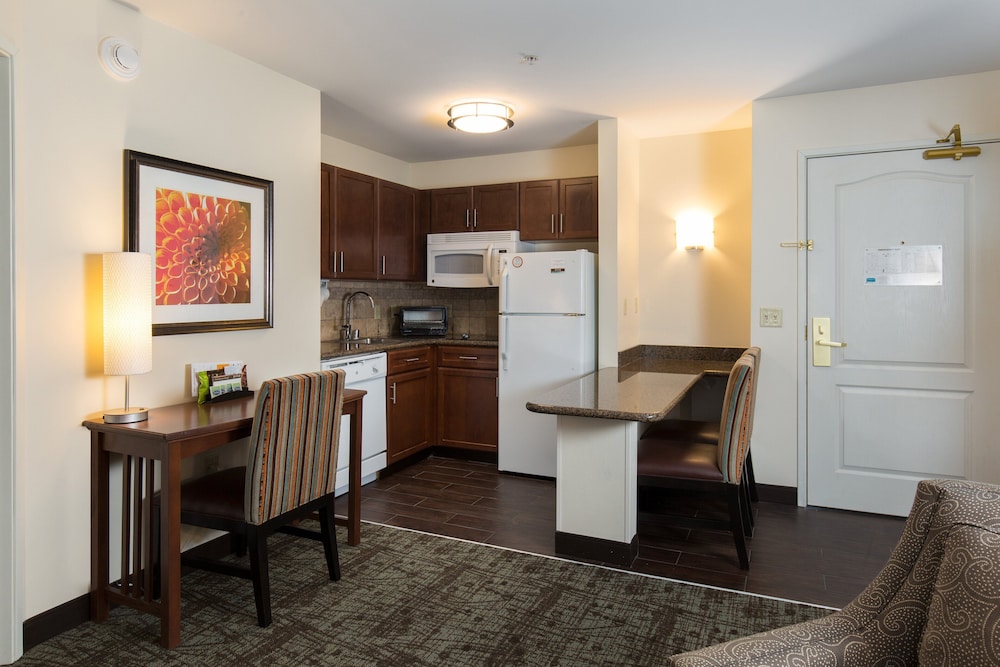 Staybridge Suites Toledo - Maumee 62/72