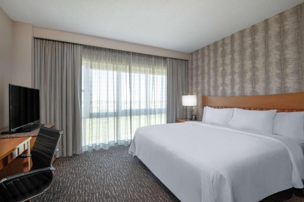 2 Rooms, Suite, King Bed, Sofa, Allergy Friendly