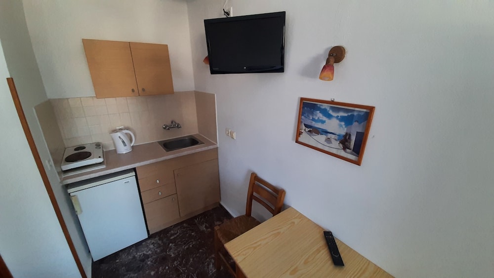 Spiros Soula Hotel 70/84