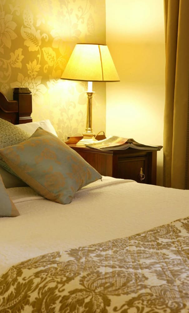 Castle Hotel Macroom 17/28