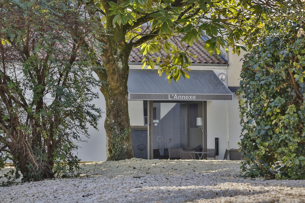 P Tit Dej Hotel Niort 51/58