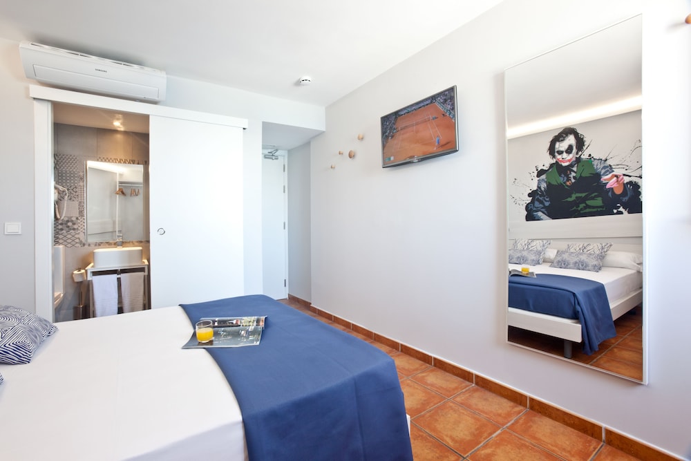 Hotel Ryans La Marina 43/69