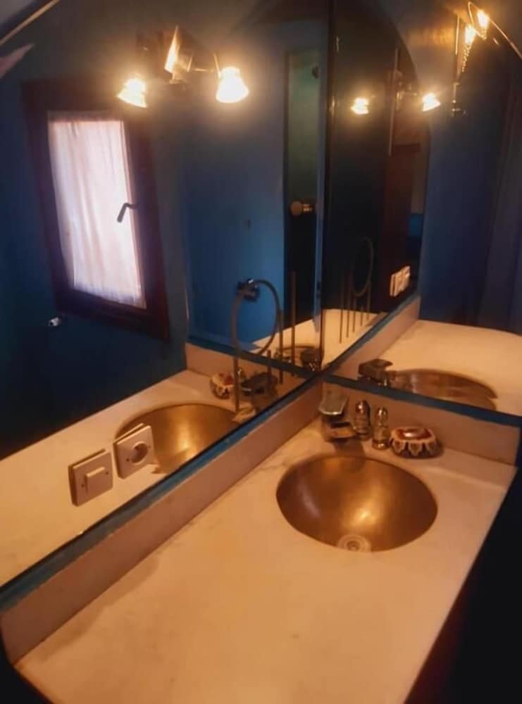 Riad Chalymar 24/39