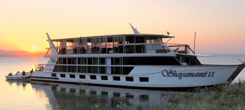 Shayamanzi Houseboats 1/50