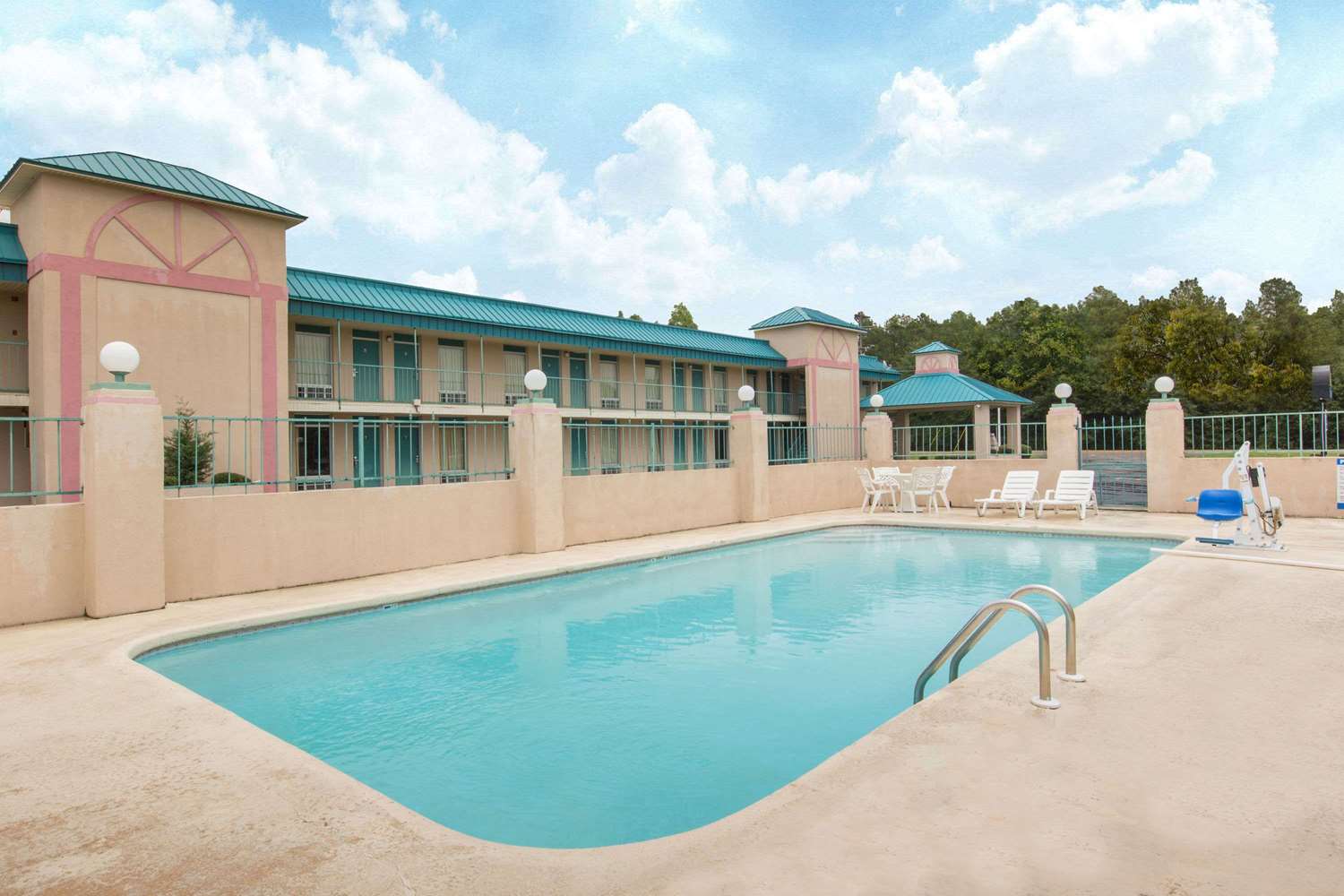 Days Inn By Wyndham West Point 2/6