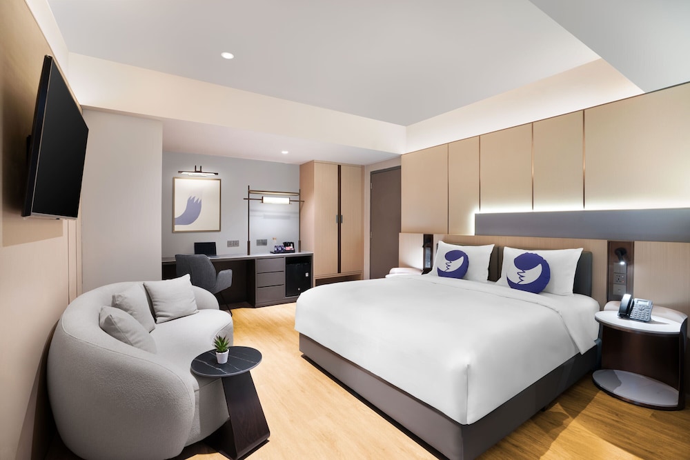 Executive, King Bed