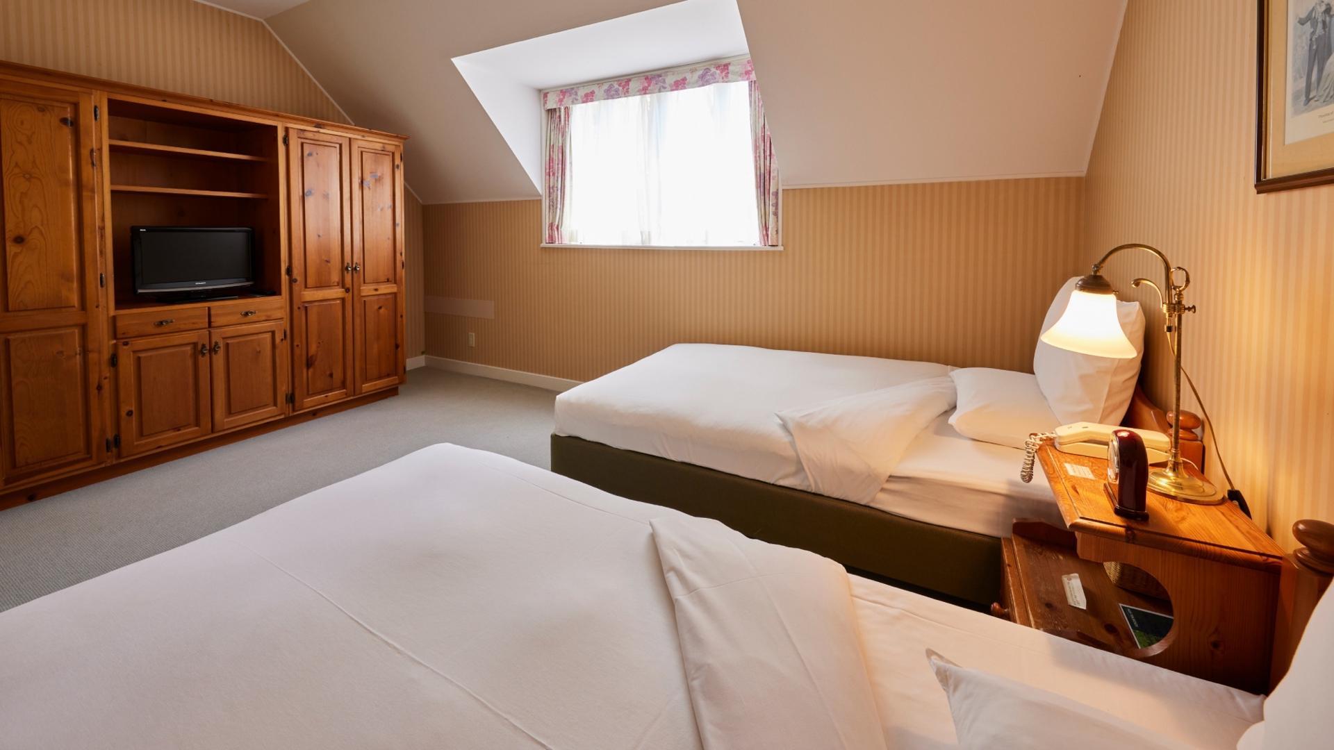 Semi Room, Maisonette, Cottage, Villa, 2 Semi Double Beds, Lake Side