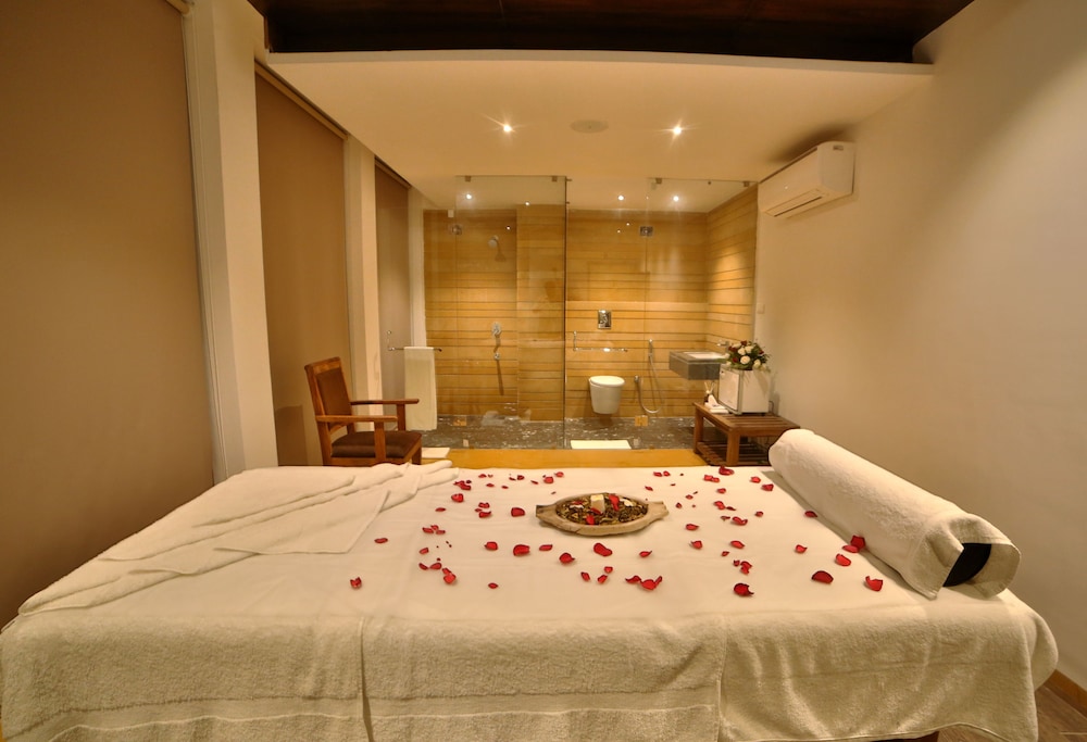 JAISAMAND ISLAND RESORT 26/67