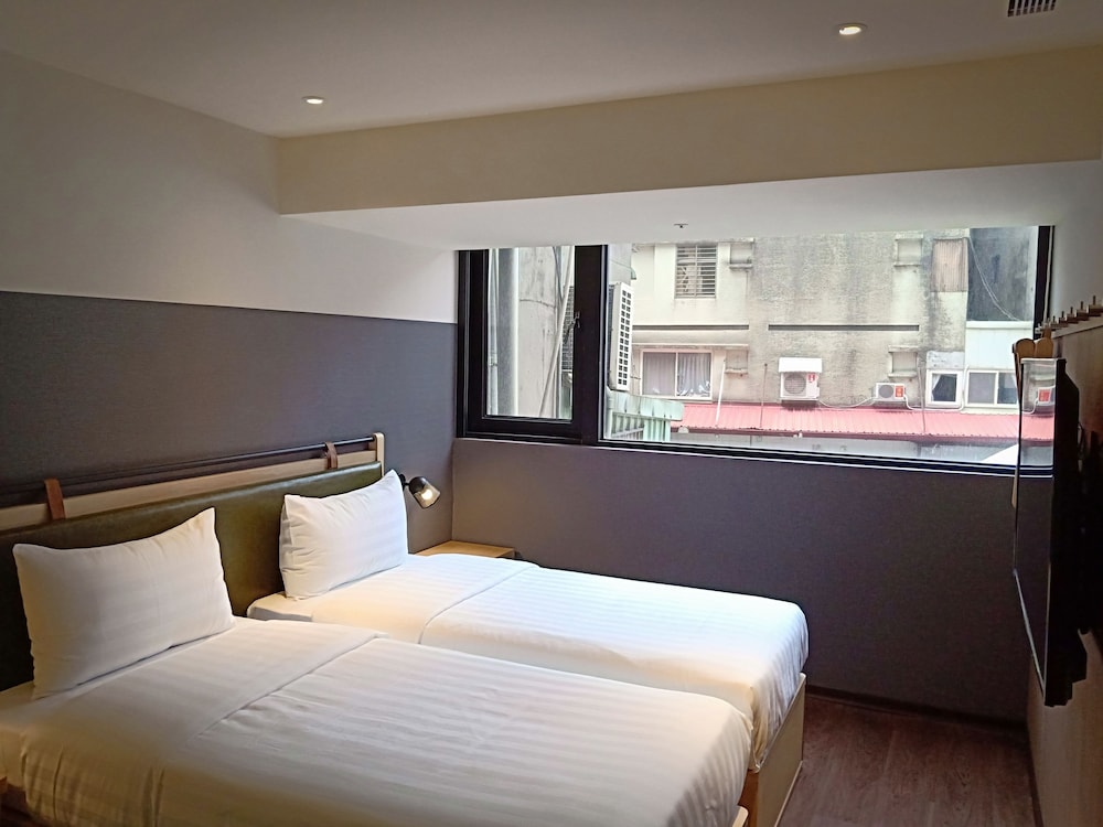 DELUXE, TWIN BEDS