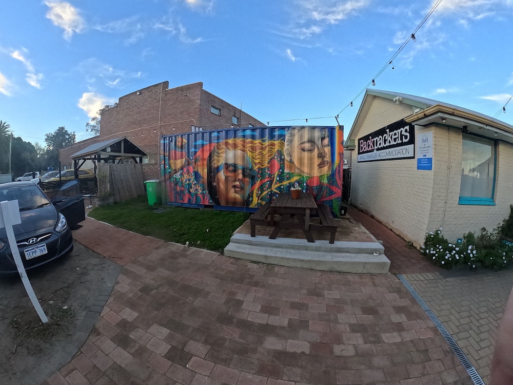 1849 Backpackers Hotel 40/50