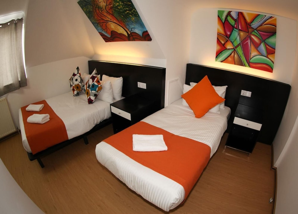 Heathrow Inn 3/56