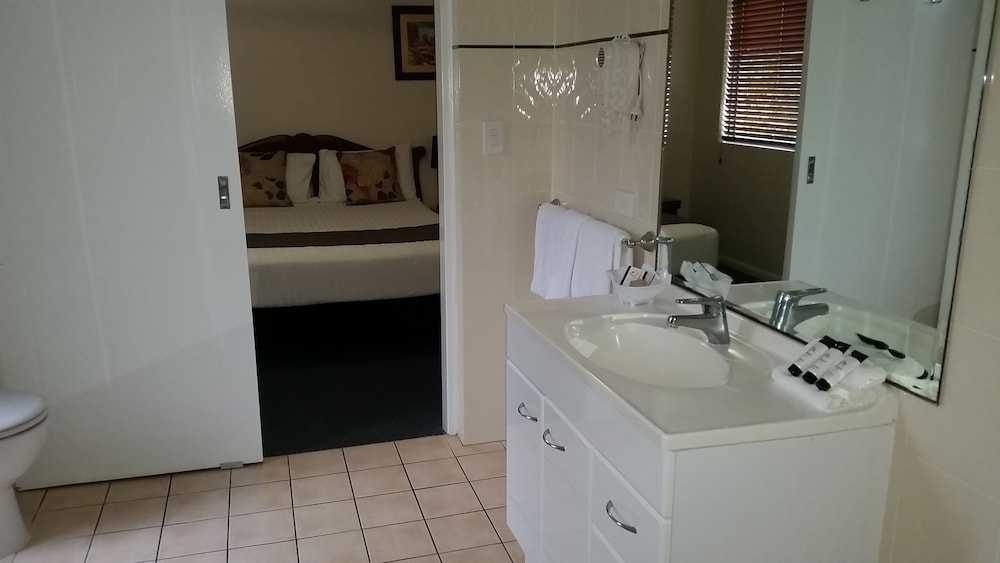 Rose Bay Resort 70/70