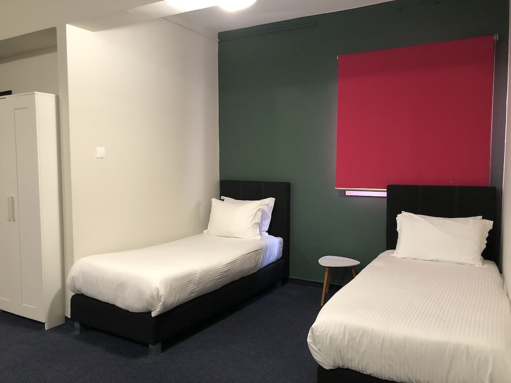 Connect Suites 9/48