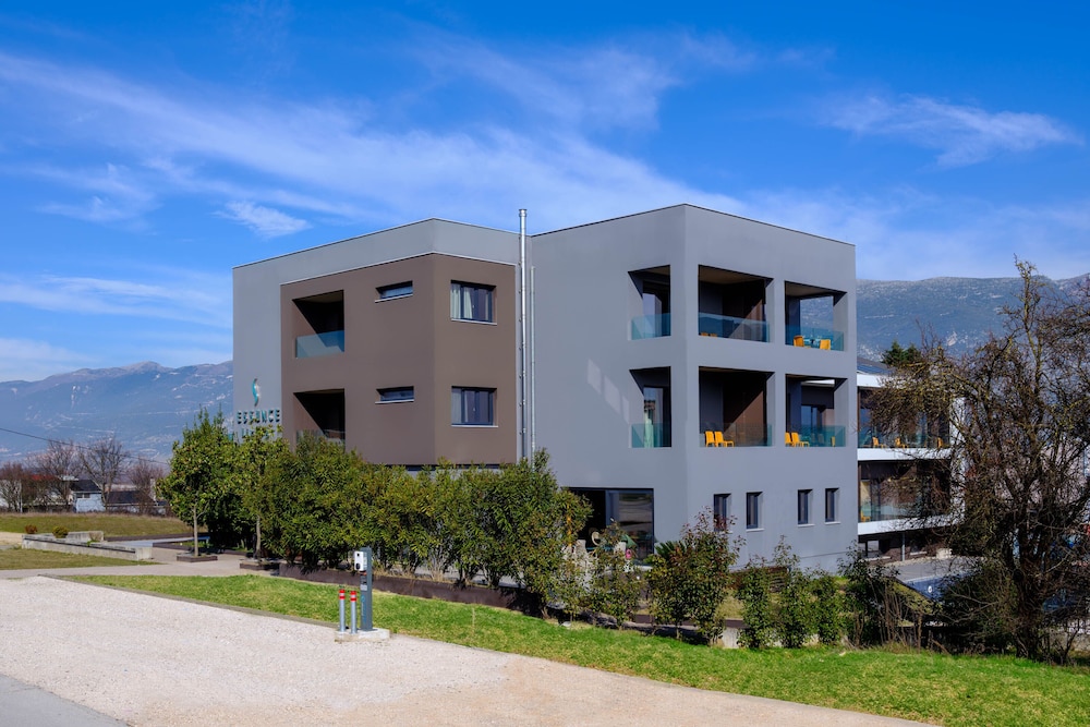 Essence Contemporary Living Hotel 3/50