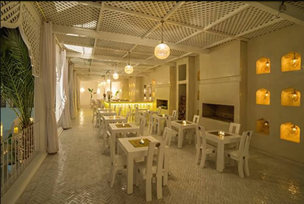 Palais Blanc Riad 44/55