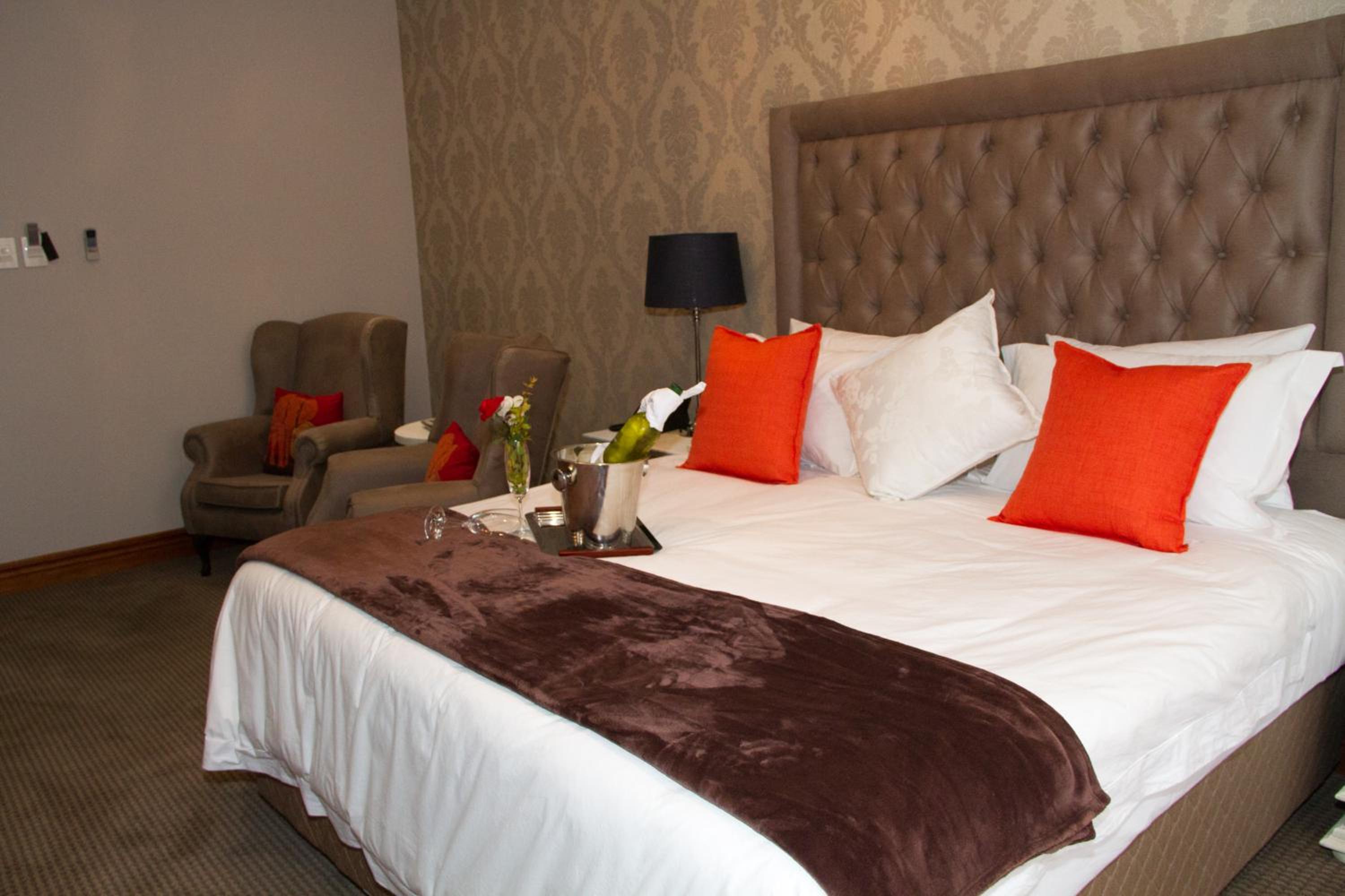 Room, Queen Bed, Classique Grace Boutique Hotel 3/6