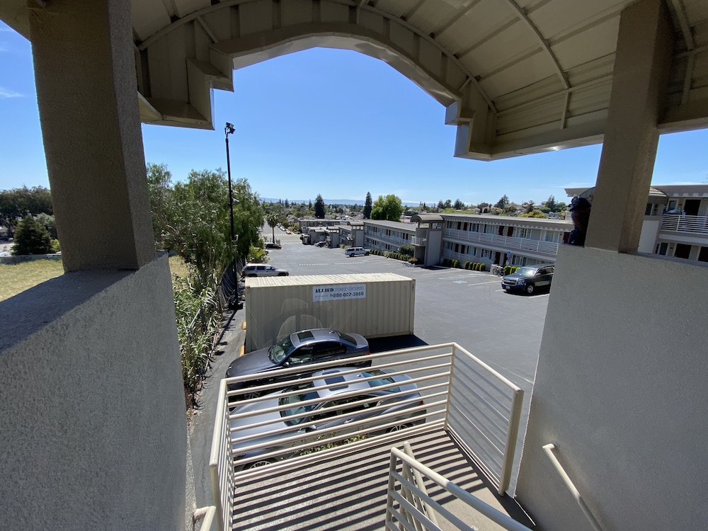 Budget Inn of Hayward 26/68