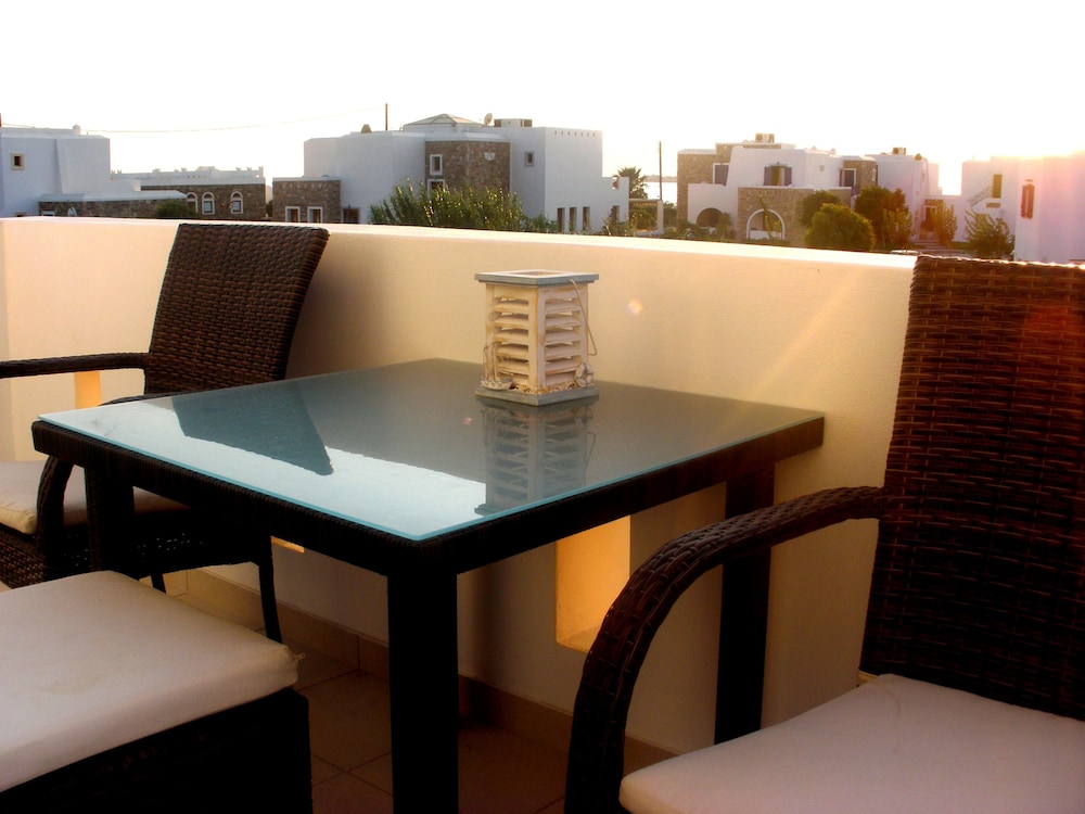 Blue Harmony Apartments 3/50