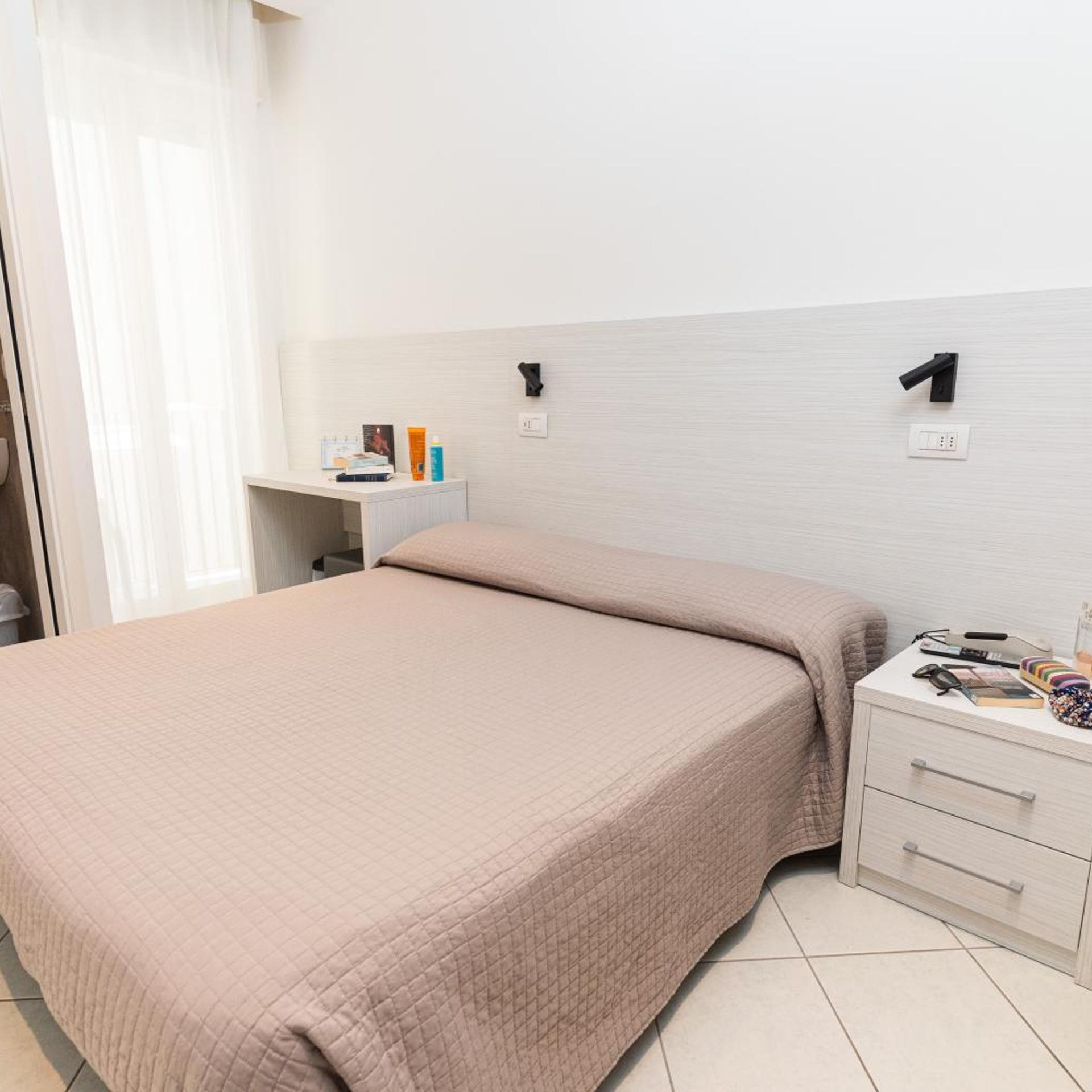 DELUXE, DOUBLE BED