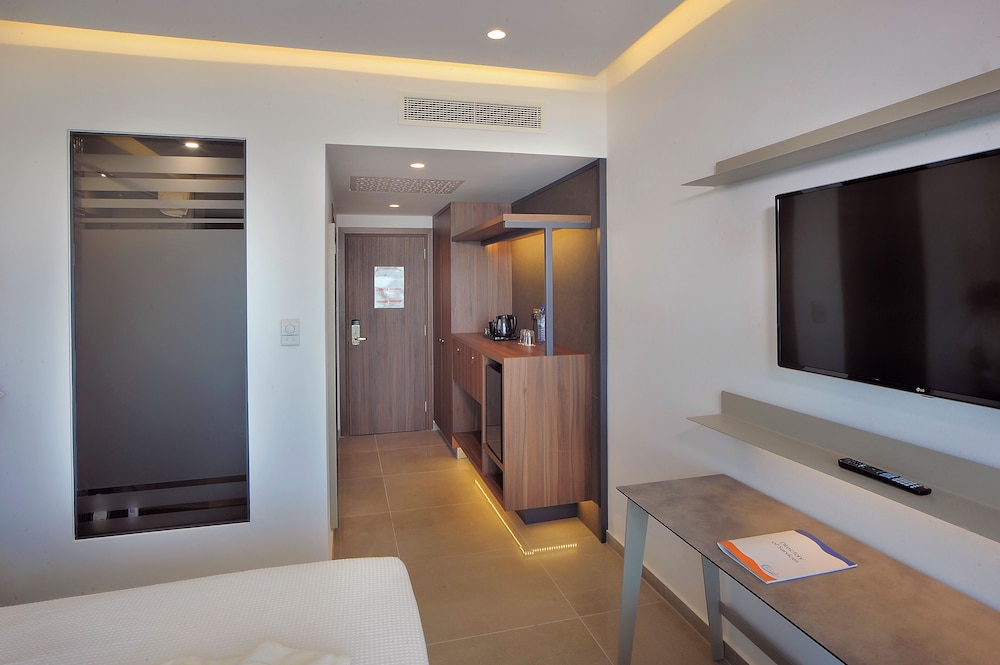 Nelia Beach Hotel & Spa 42/67