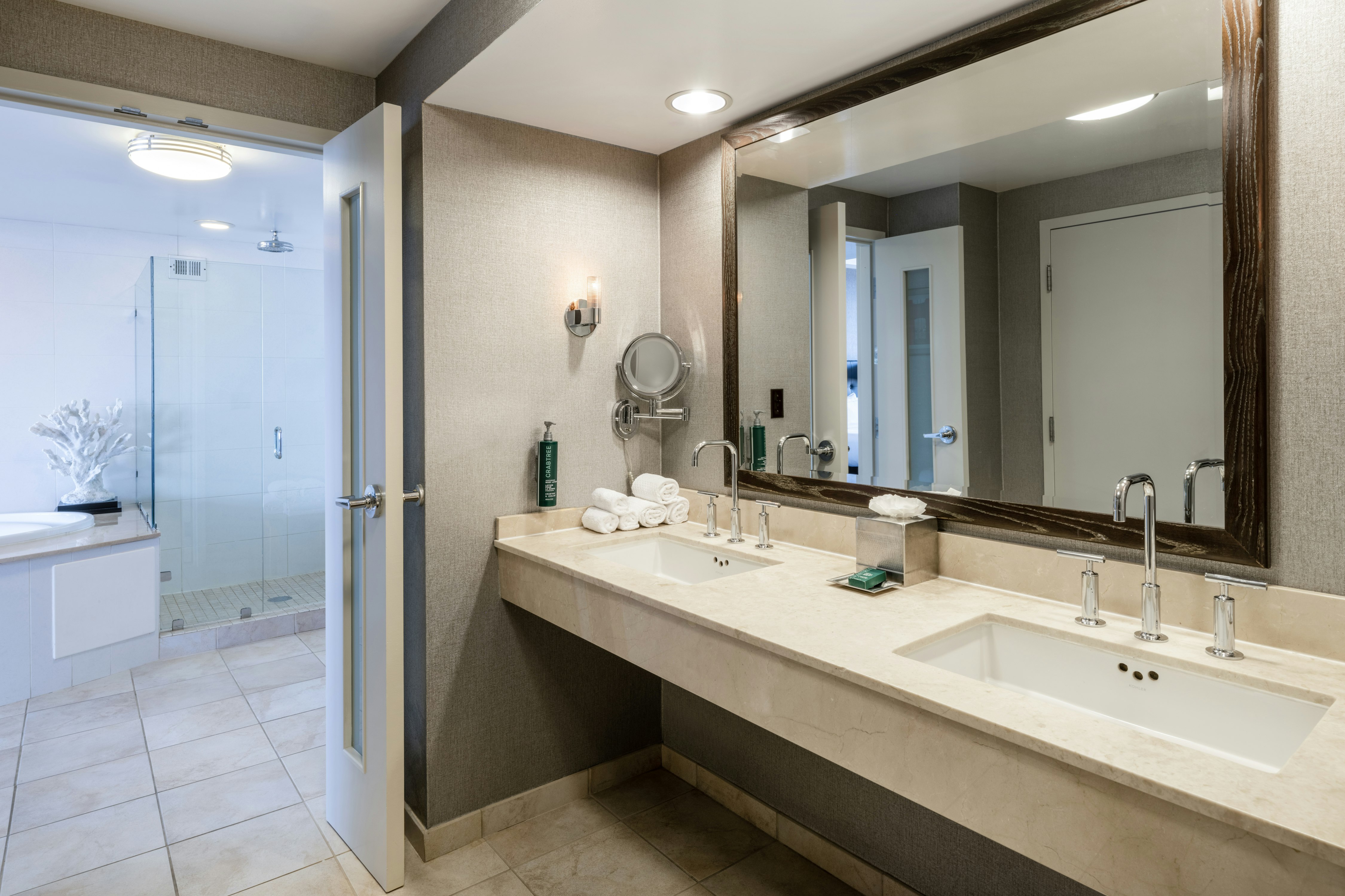 Hilton San Francisco Financial District 76/78