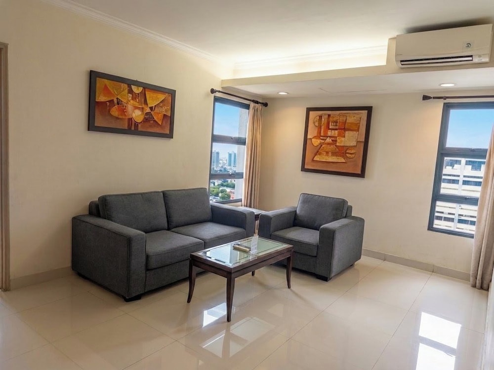 Grand Tropic Suites Jakarta 40/64