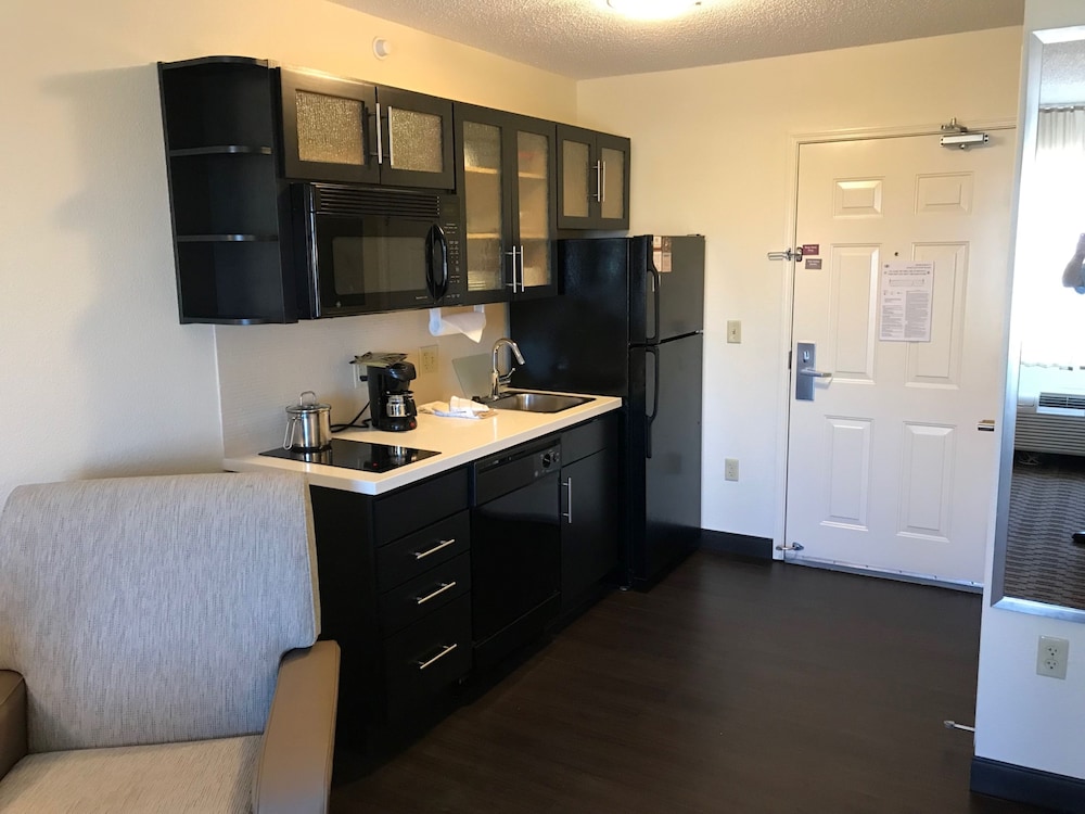 Candlewood Suites Fort Wayne by IHG 6/50