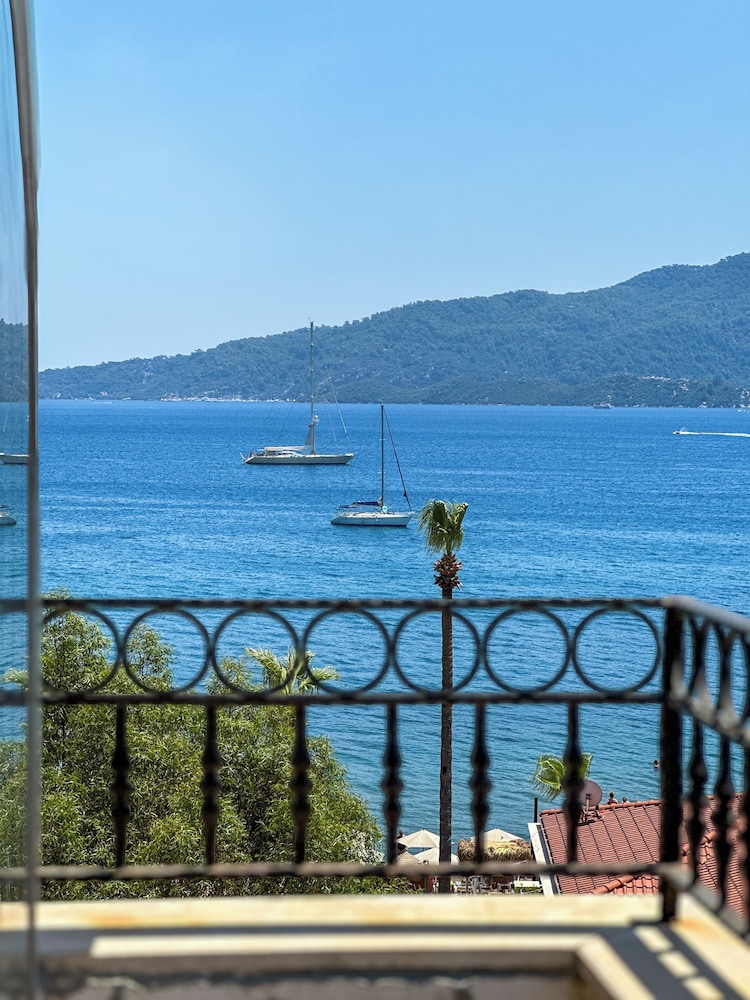 Aurasia Sea Side Hotel 56/63