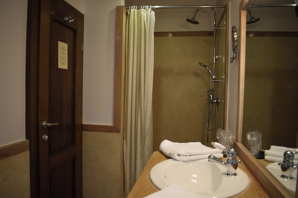 Room, King Bed, Attic، Hotel Gott 4/4
