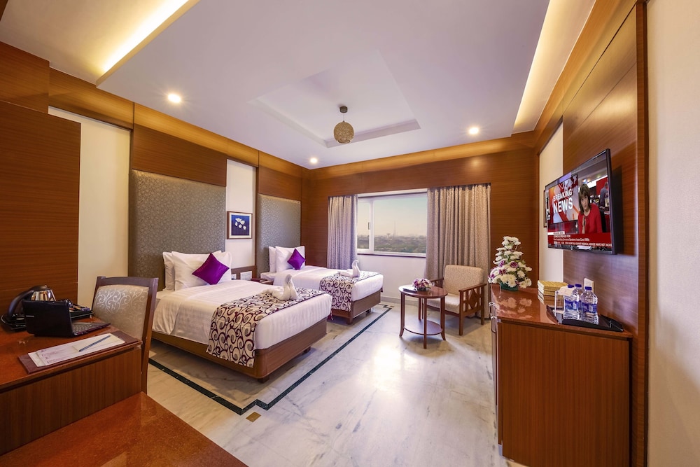 Hotel Jp Chennai Cmbt 18/47