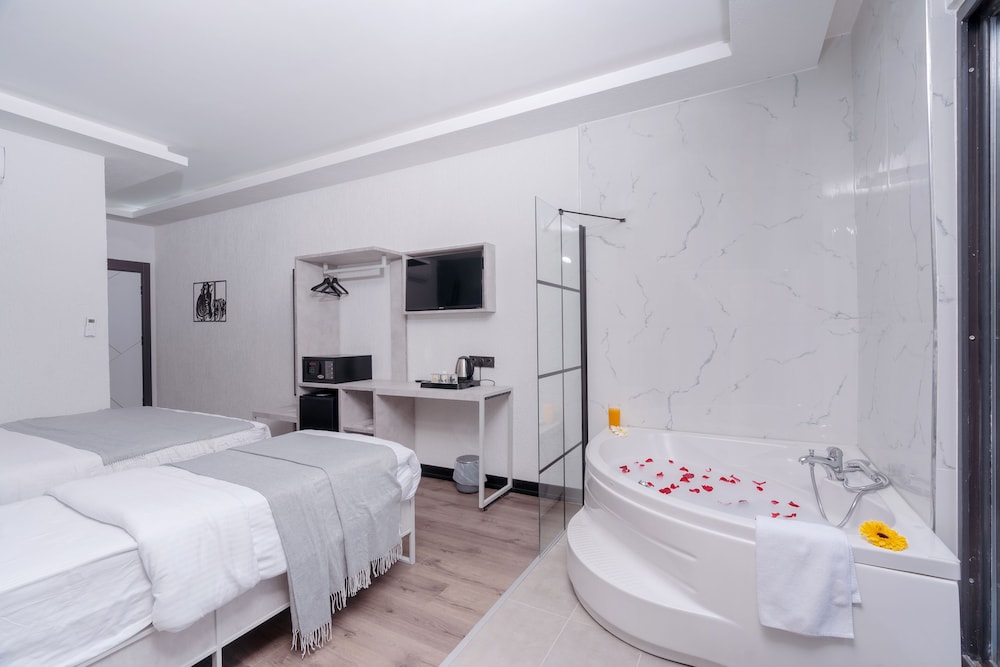 Melanj Airport Hotel 44/46