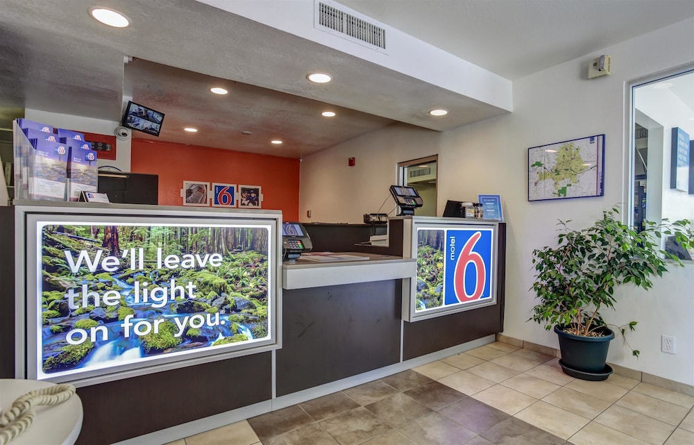 Motel6 Grants Pass, OR 8/44