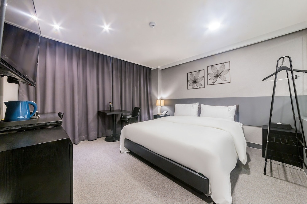 Deluxe, Queen Bed
