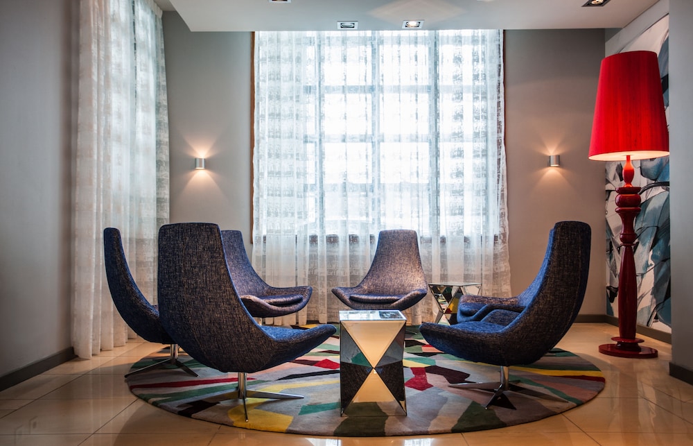 Hennessy Park Hotel 49/71