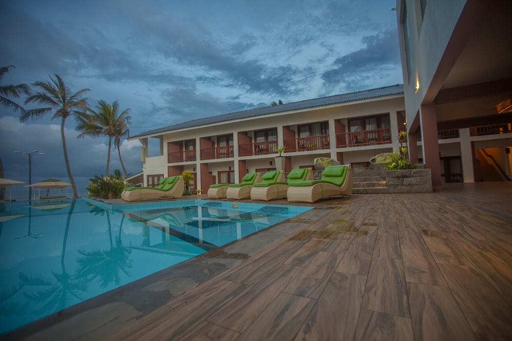 Avenra Beach Hikkaduwa 6/40
