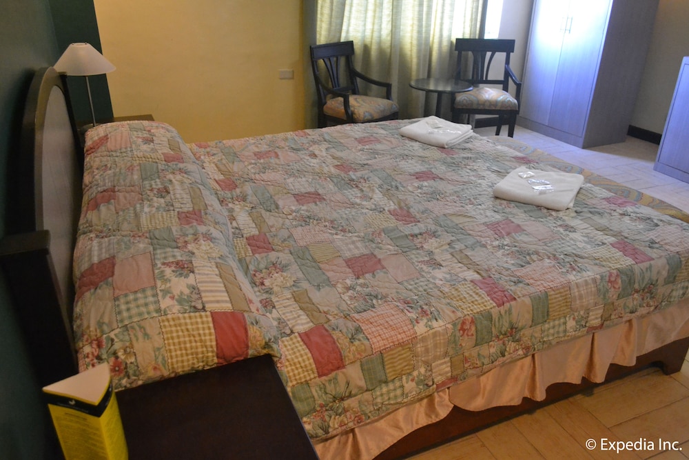 Tagaytay Country Hotel 10/57
