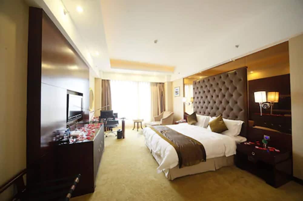 Royal Prince Hotel 13/35