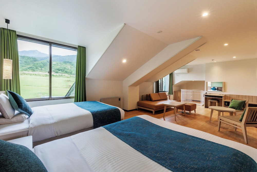 Deluxe, 2 Double Beds, Murphy Bed, Sofa, Pet Friendly